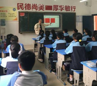 市區(qū)專家親示范 深入交流促成長——南昌市教科所、青云譜區(qū)教研員蒞臨南昌民德學(xué)校示范交流