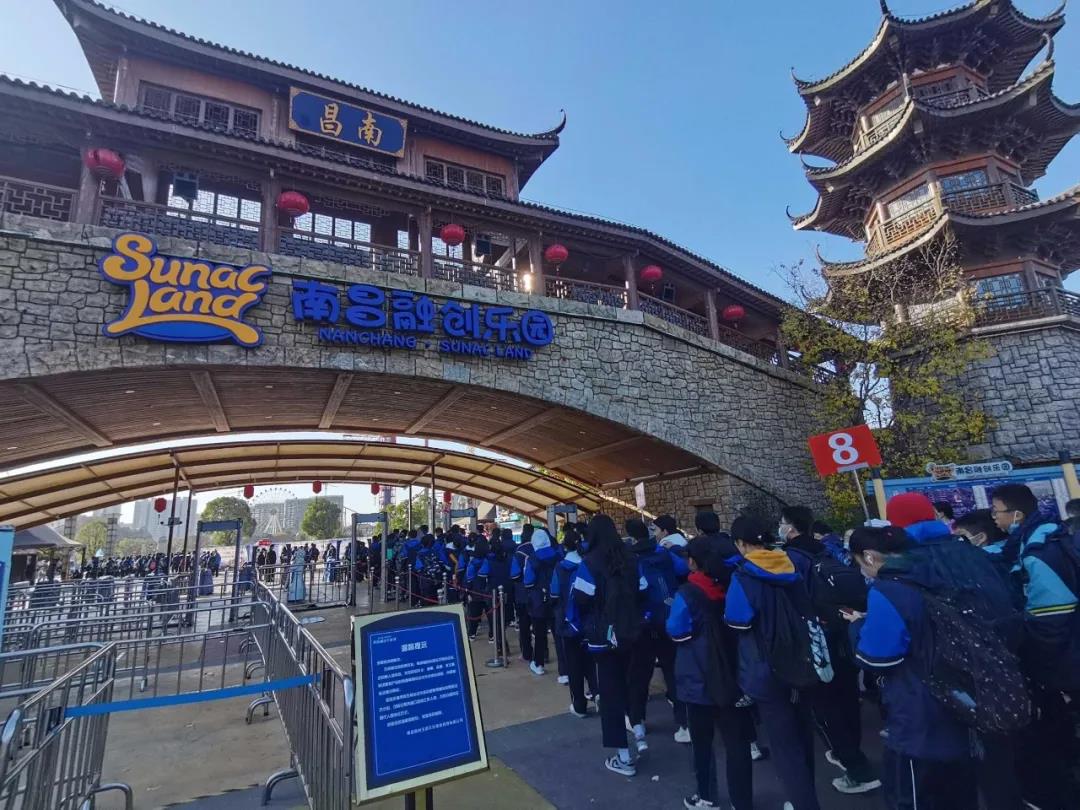 民德學(xué)校 2021-12-02 17:51 圖片 關(guān)注我啦   為深入貫徹中共中央辦公廳、國務(wù)院關(guān)于“雙減”工作的要求，進(jìn)一步為學(xué)生課業(yè)負(fù)擔(dān)做“減法”、健康成長做“加法”。近日，南昌民德學(xué)校開展了為期一天的研學(xué)之旅，讓學(xué)生在活動(dòng)中享受成長和學(xué)習(xí)的快樂，實(shí)現(xiàn)德智體美全面發(fā)展。  圖片   初冬正暖，陽光正好  研學(xué)之旅，快樂出行  在活動(dòng)中體驗(yàn)快樂，在實(shí)踐中收獲成長！   圖片圖片 圖片 圖片 圖片
